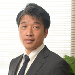 本間 秀樹 氏